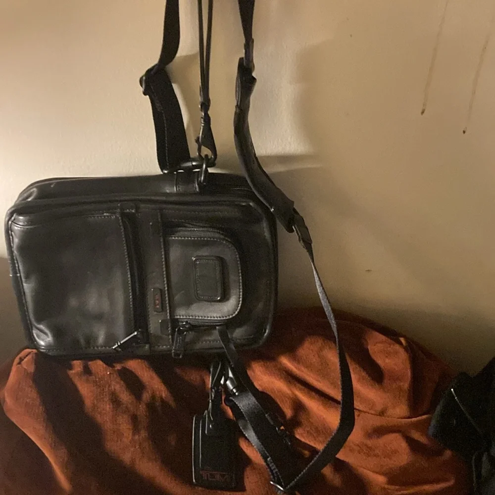 Tumi Black sholder travel-bag